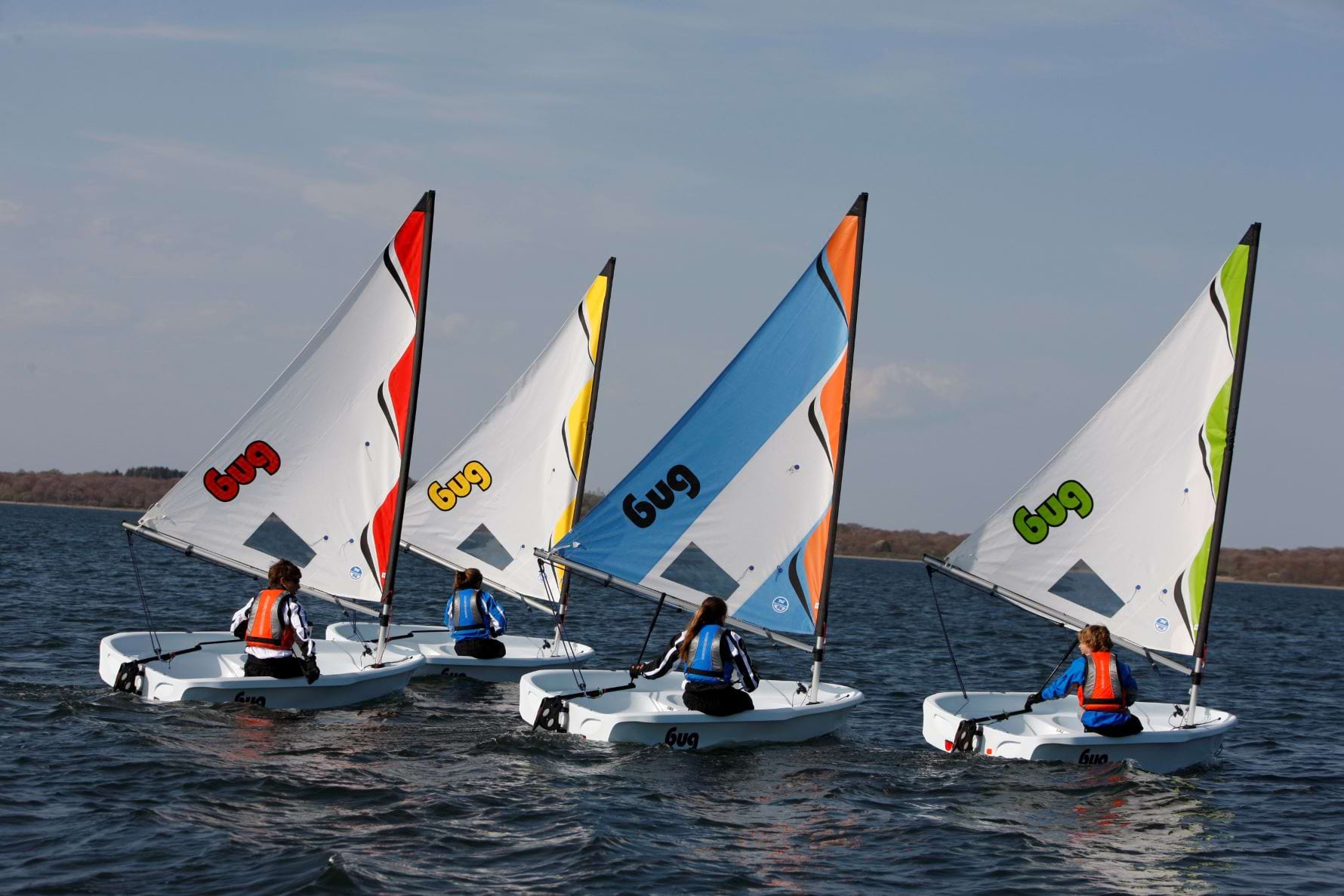 Trainingsgruppe beim BUG Segeln bei mittlerer Brise